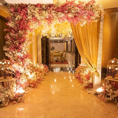 Radisson Blu Kaushambi Delhi Ncr Hotell Ghaziabad Eksteriør bilde